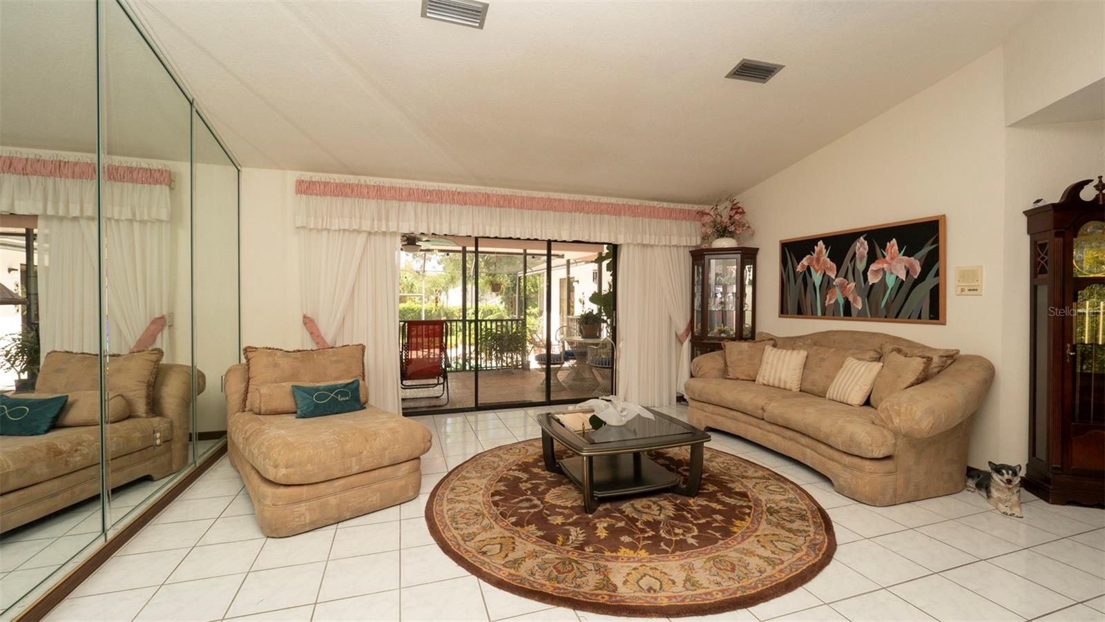 Image 6 of 51 For 7488 Birdland Crescent