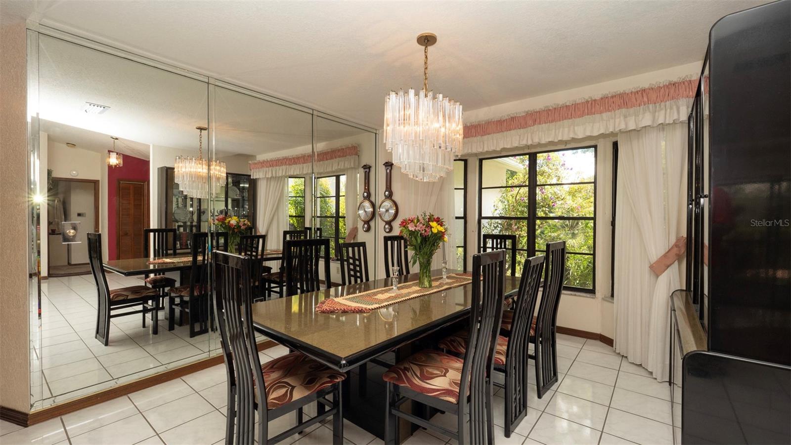 Image 7 of 51 For 7488 Birdland Crescent