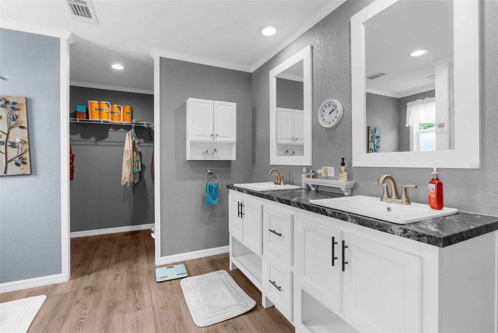 Image 31 of 59 For 15061 Brookridge Boulevard
