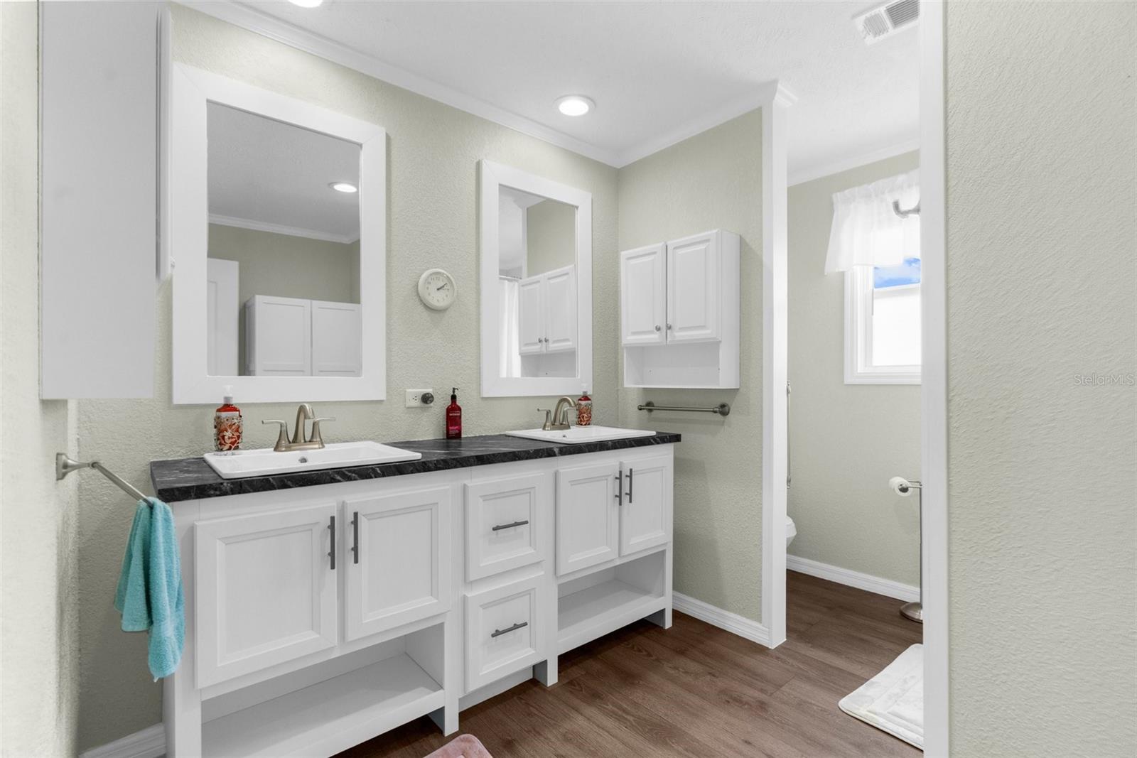 Image 38 of 59 For 15061 Brookridge Boulevard