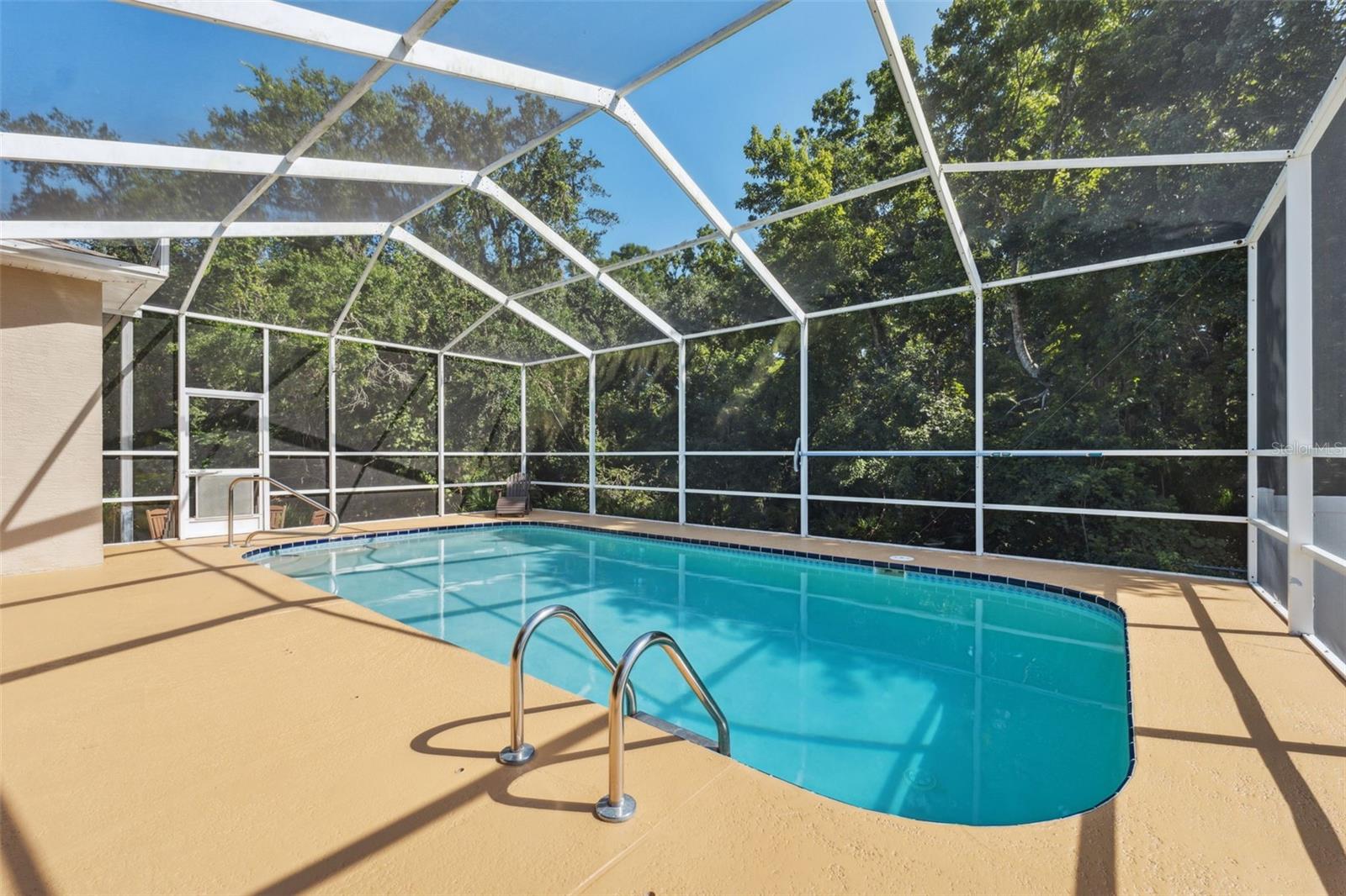 Listing photo id 15 for 8125 Setters Point Drive