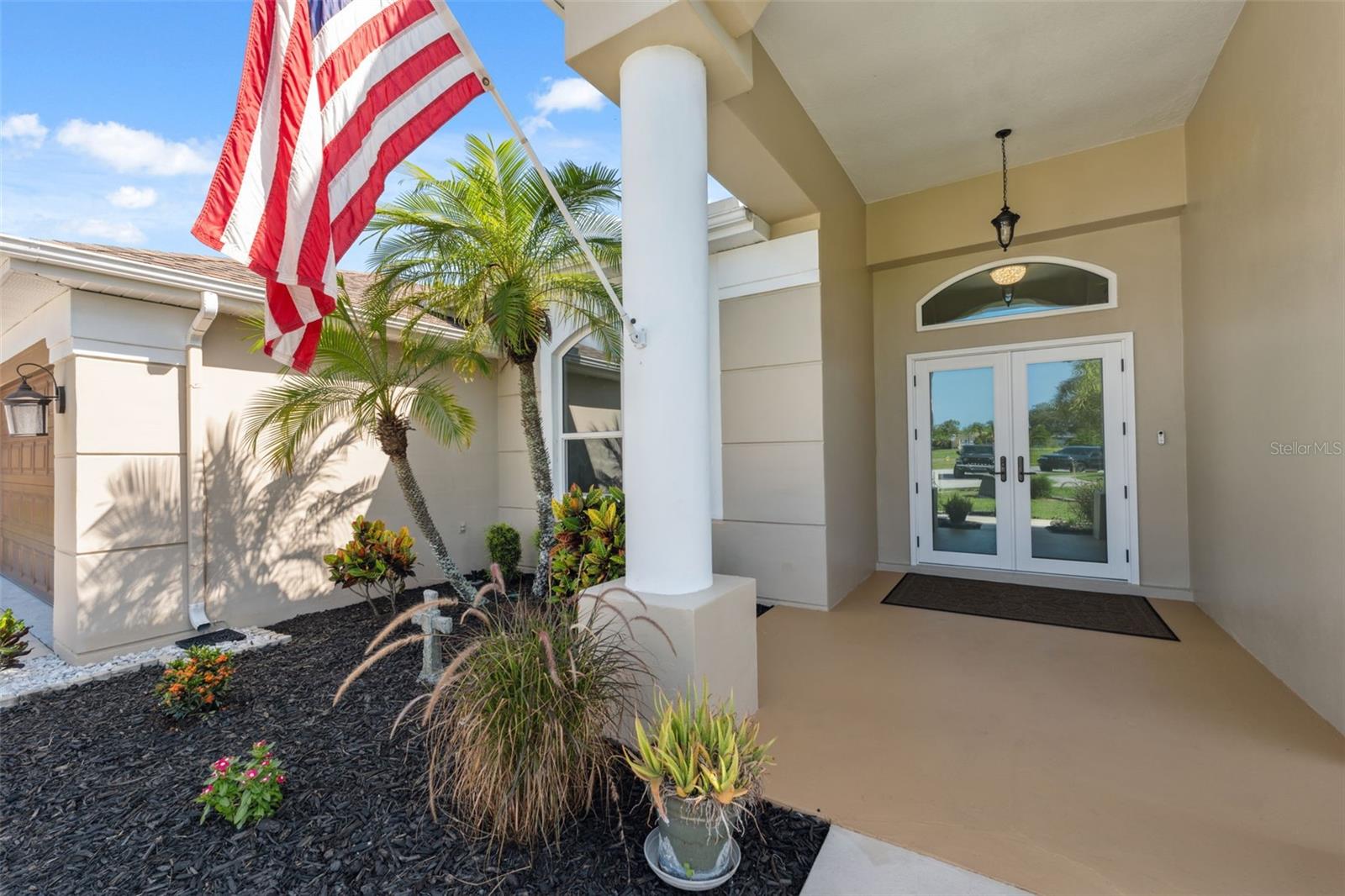 Listing photo id 1 for 8125 Setters Point Drive