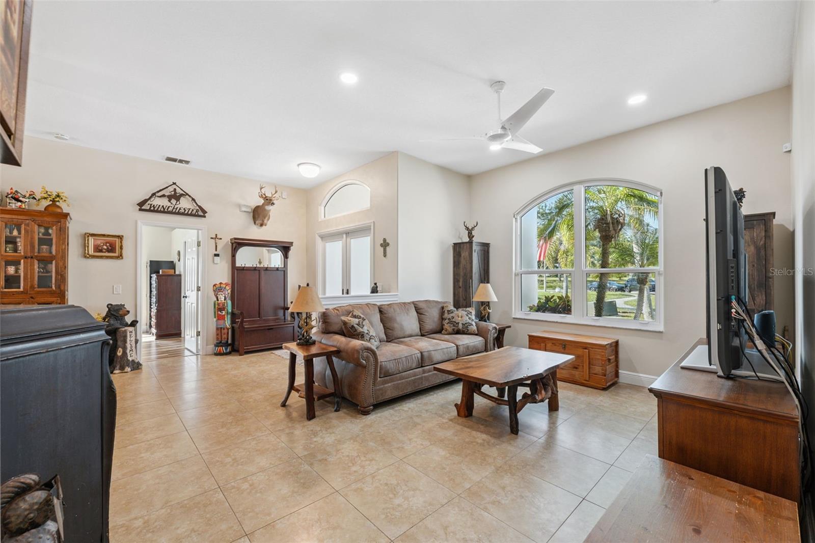 Listing photo id 42 for 8125 Setters Point Drive