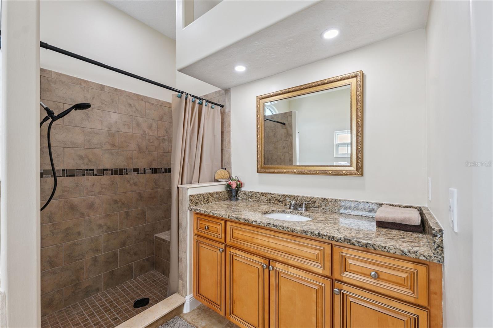 Listing photo id 44 for 8125 Setters Point Drive