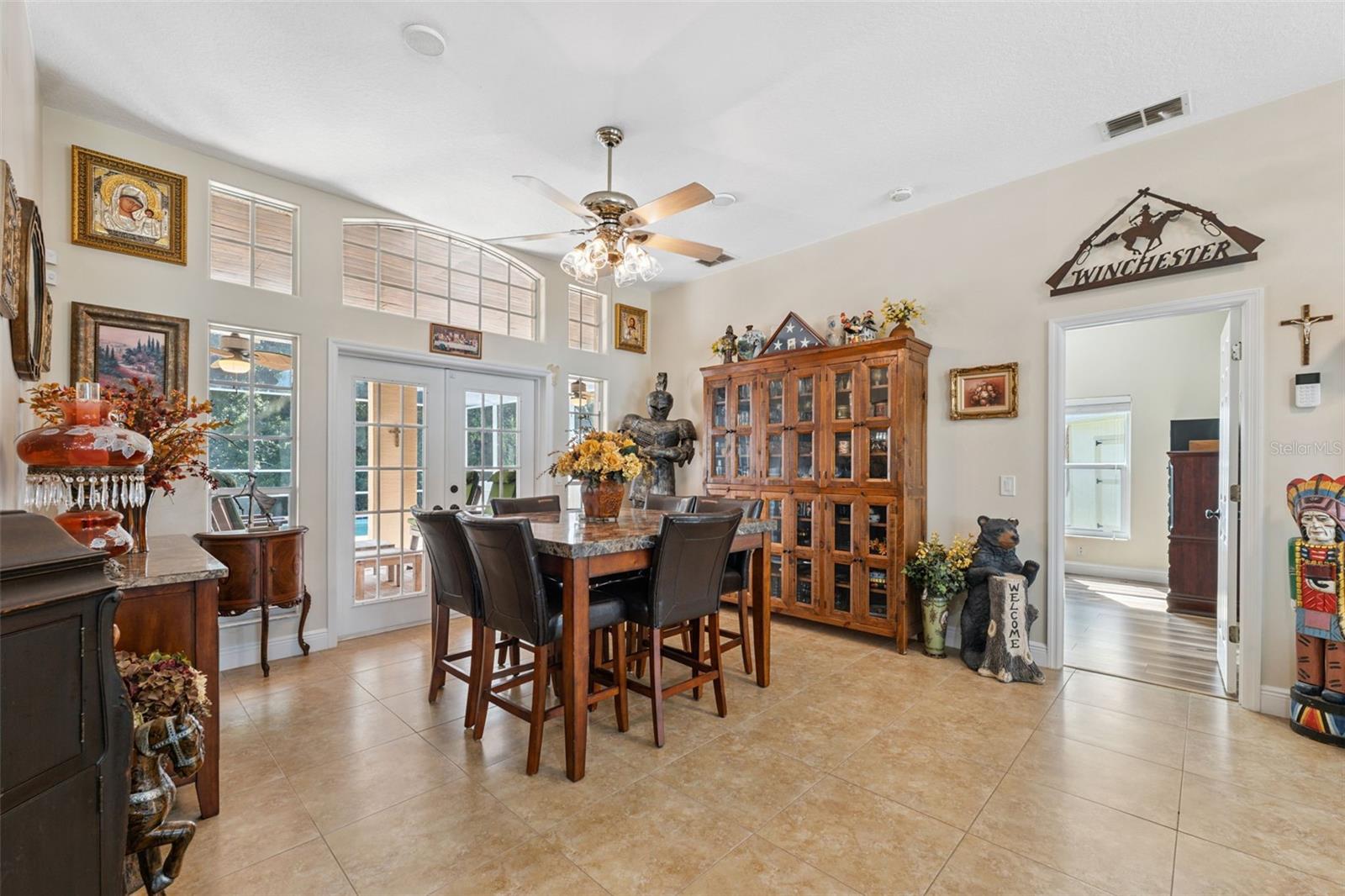 Listing photo id 3 for 8125 Setters Point Drive