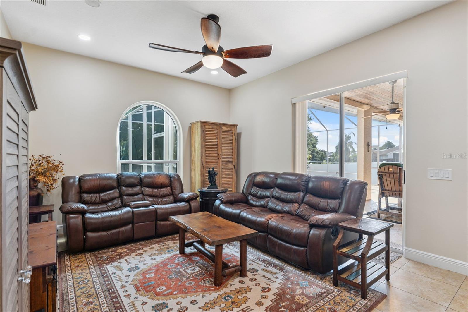 Listing photo id 50 for 8125 Setters Point Drive