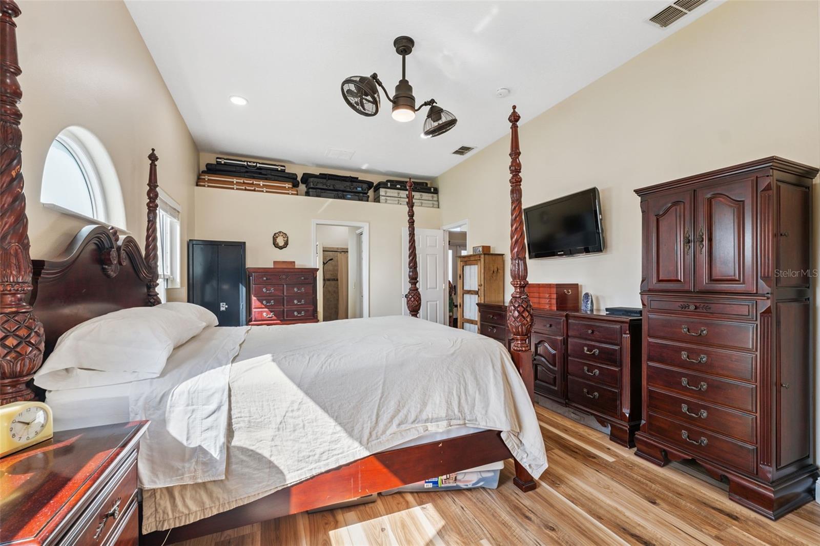 Listing photo id 54 for 8125 Setters Point Drive