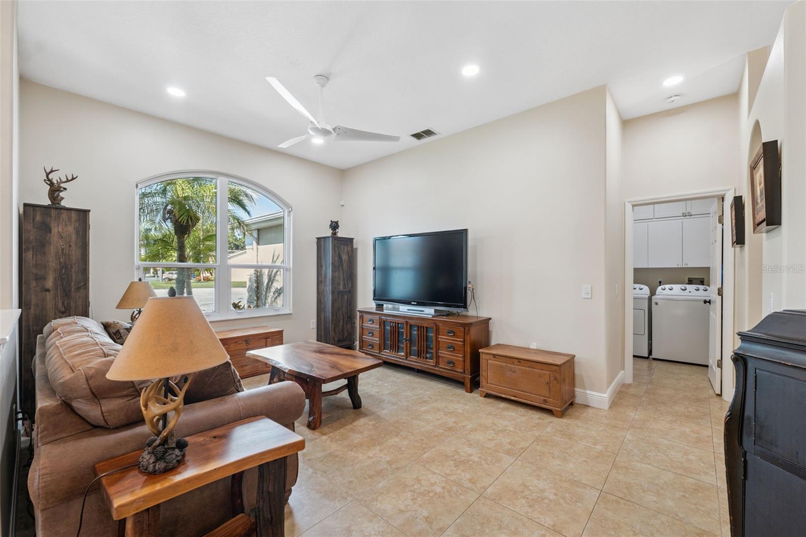 Listing photo id 4 for 8125 Setters Point Drive