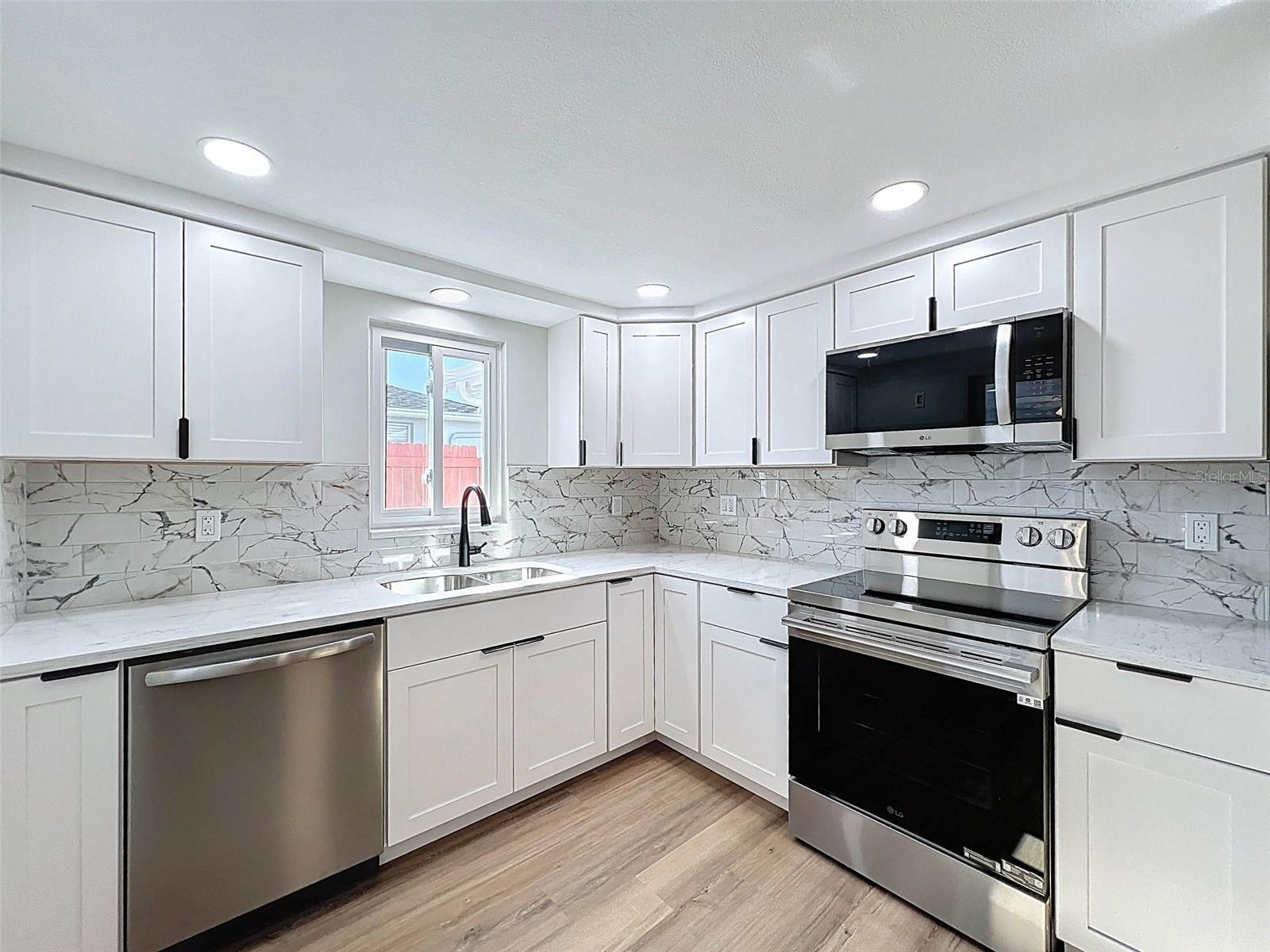Listing photo id 15 for 7311 San Carlos Drive