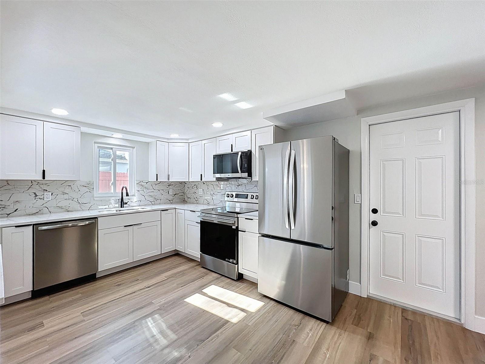 Listing photo id 1 for 7311 San Carlos Drive