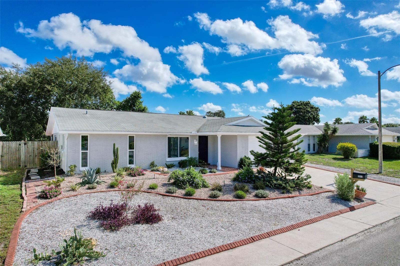 Listing photo id 3 for 7311 San Carlos Drive