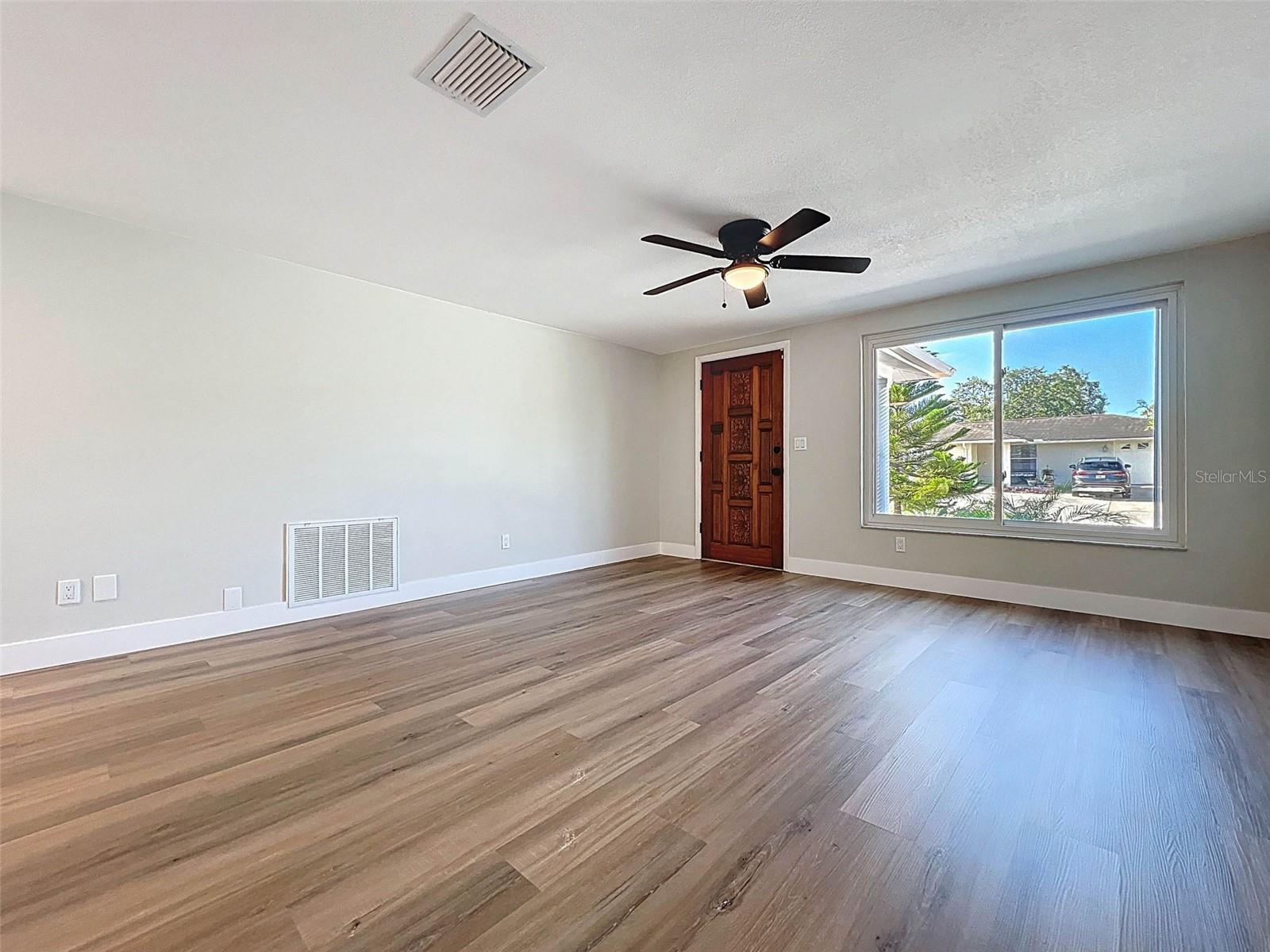 Listing photo id 6 for 7311 San Carlos Drive