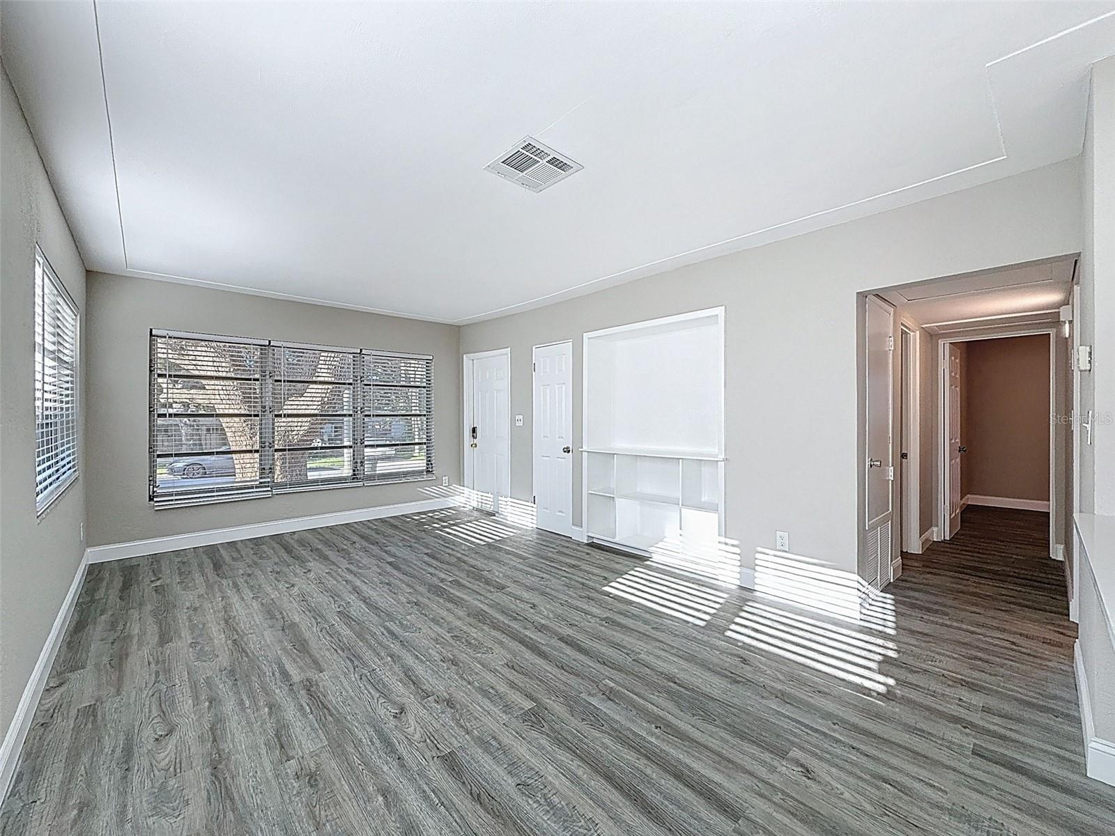 Image 10 of 39 For 5029 16th Avenue N