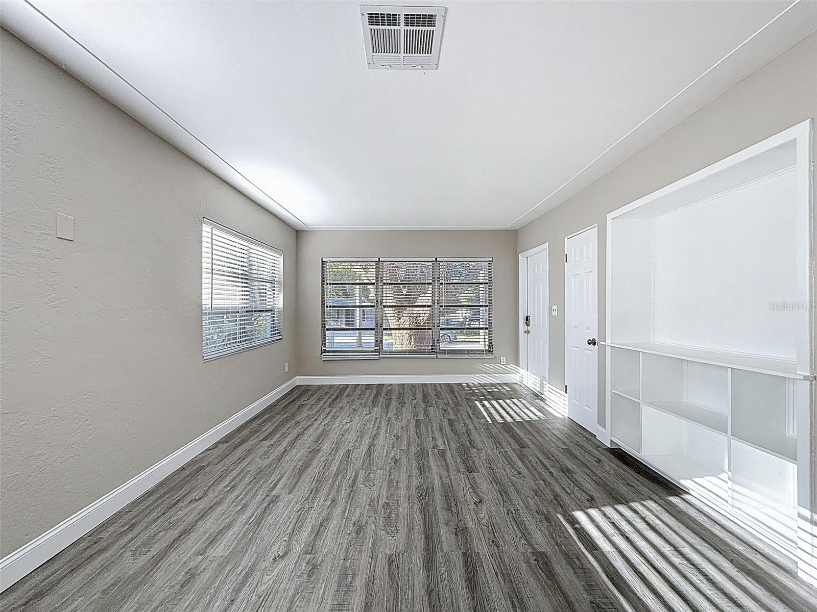 Image 11 of 39 For 5029 16th Avenue N
