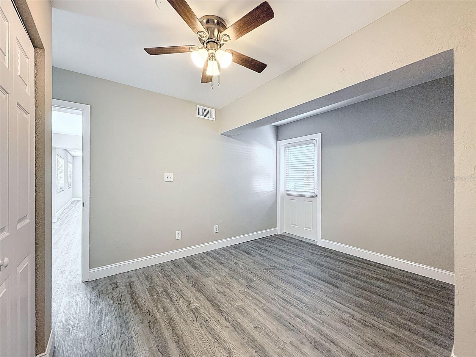 Image 18 of 39 For 5029 16th Avenue N