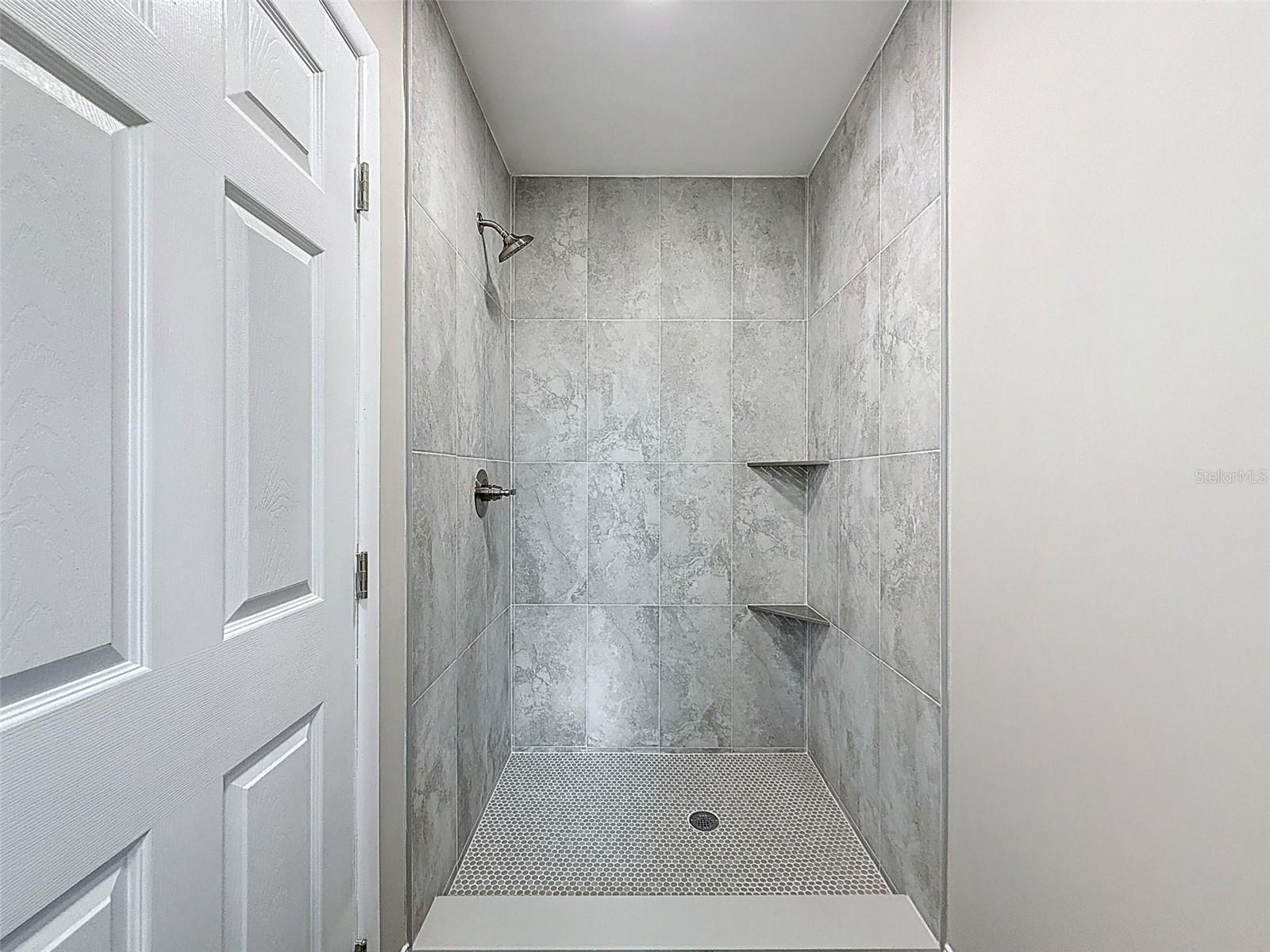 Image 21 of 39 For 5029 16th Avenue N