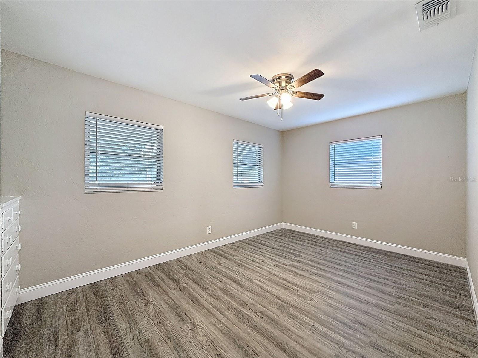 Image 23 of 39 For 5029 16th Avenue N
