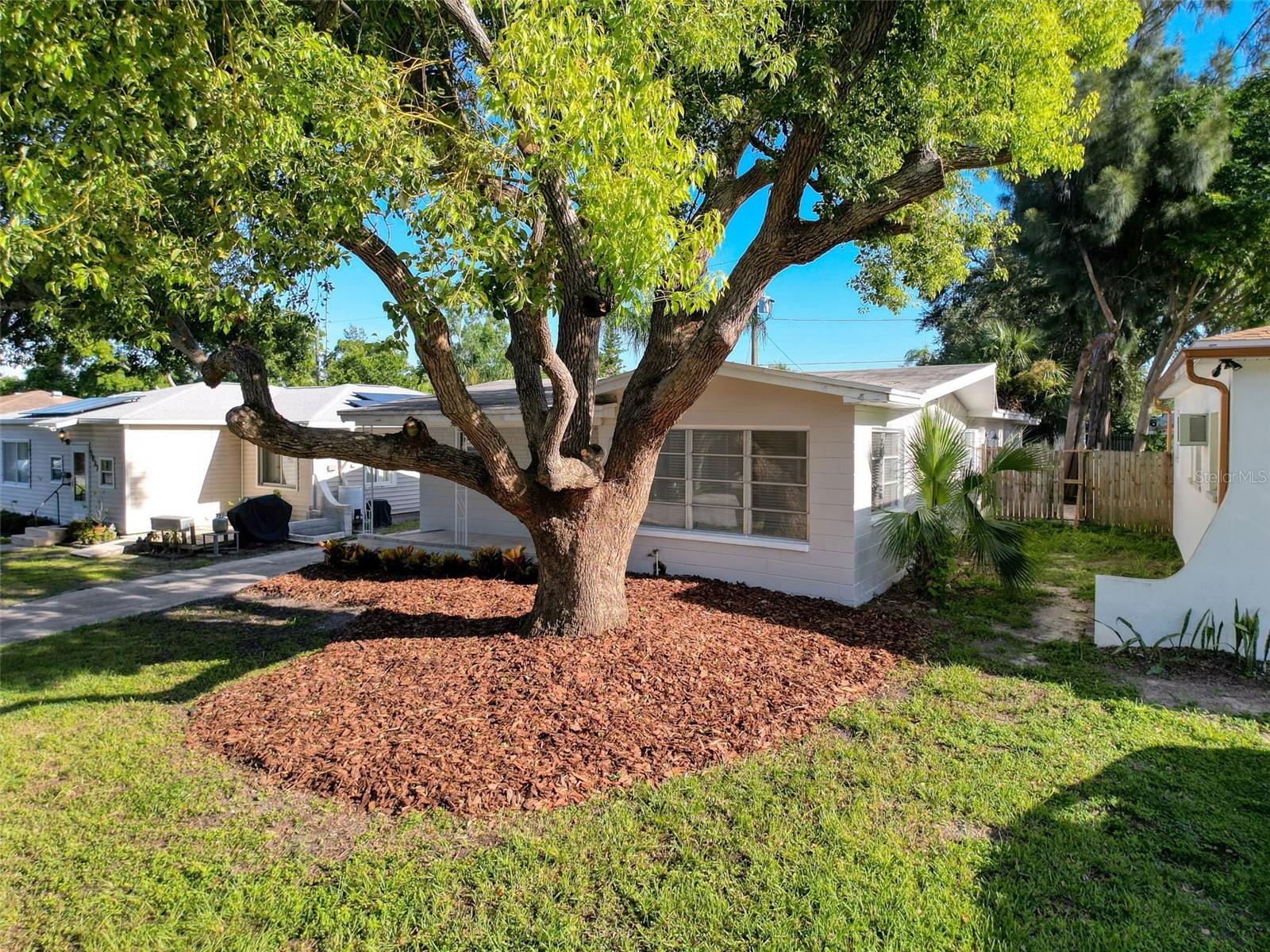 Image 3 of 39 For 5029 16th Avenue N