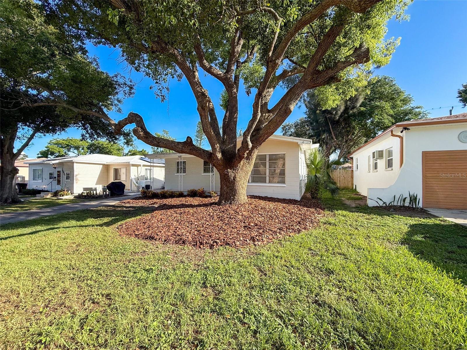 Image 4 of 39 For 5029 16th Avenue N