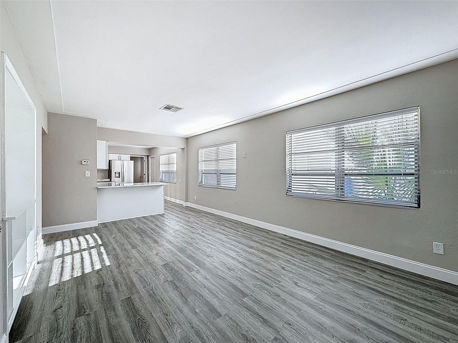 Image 9 of 39 For 5029 16th Avenue N