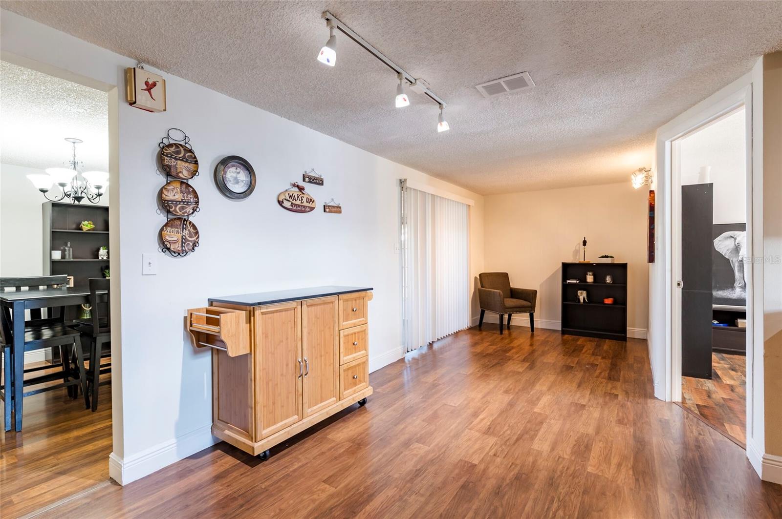 Listing photo id 9 for 7603 Cumber Drive