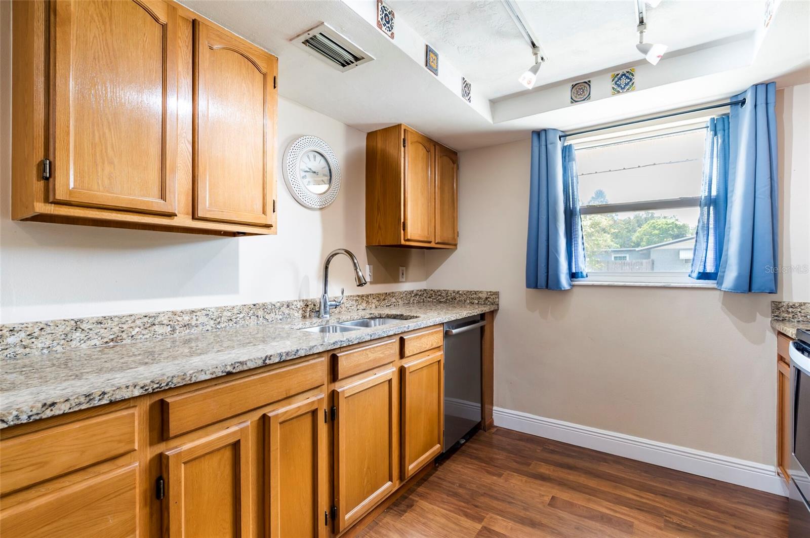 Listing photo id 16 for 7603 Cumber Drive