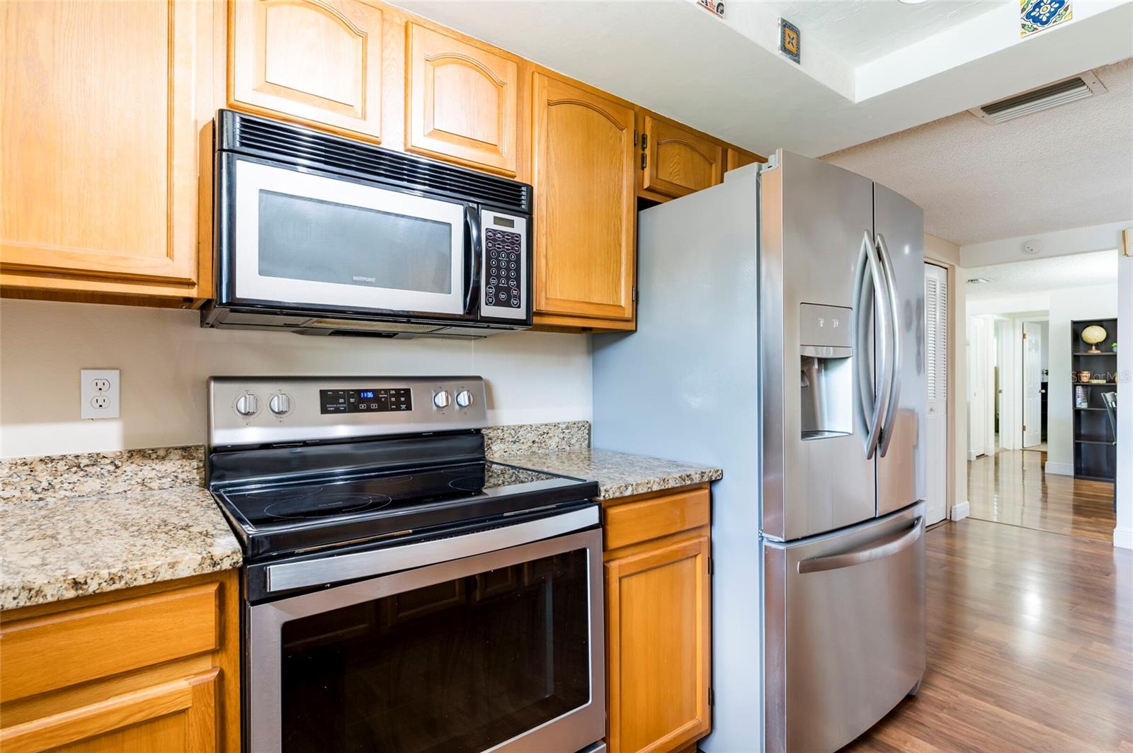 Listing photo id 17 for 7603 Cumber Drive