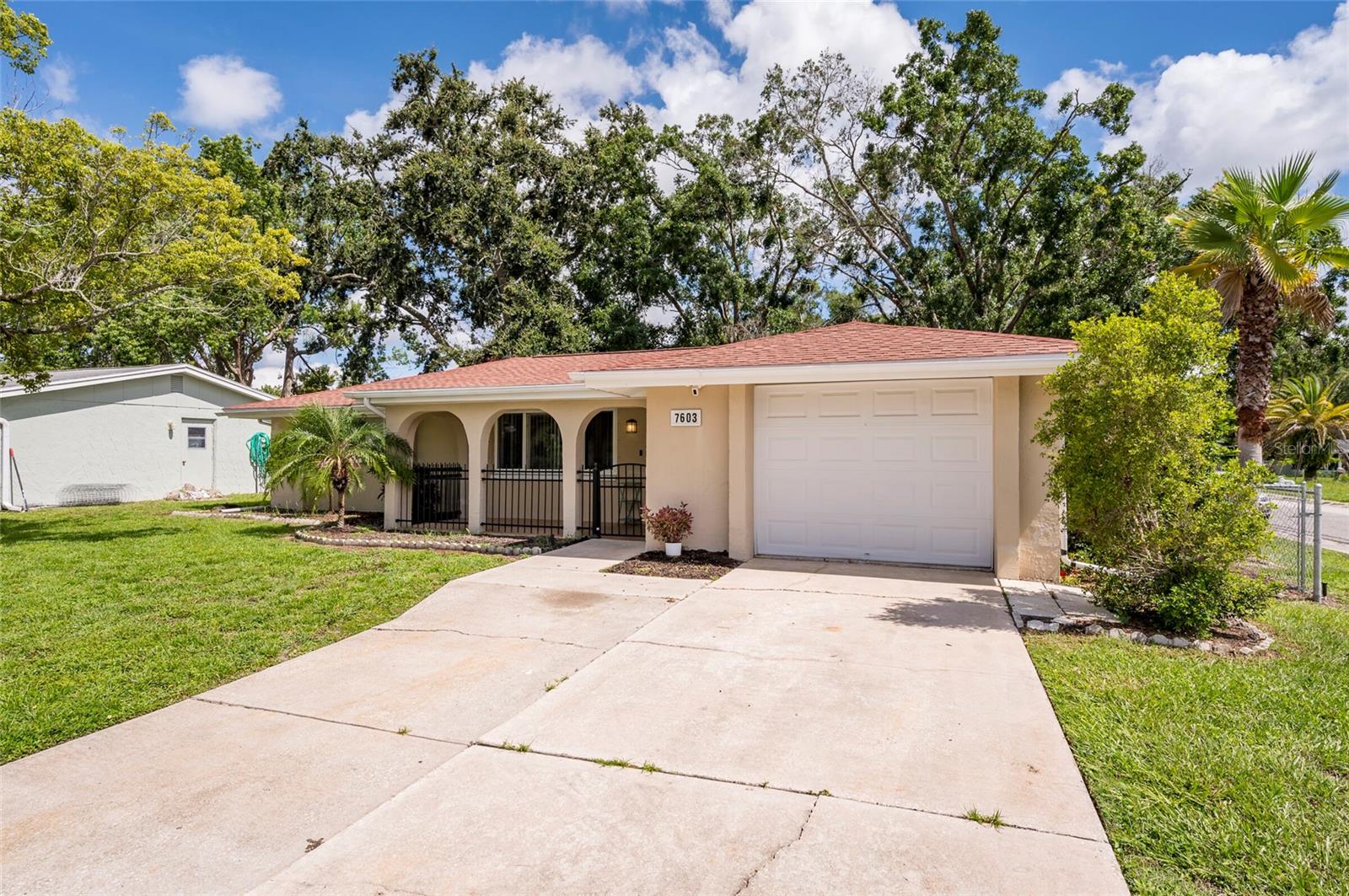 Listing photo id 1 for 7603 Cumber Drive