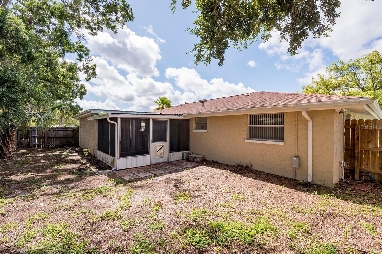Listing photo id 32 for 7603 Cumber Drive