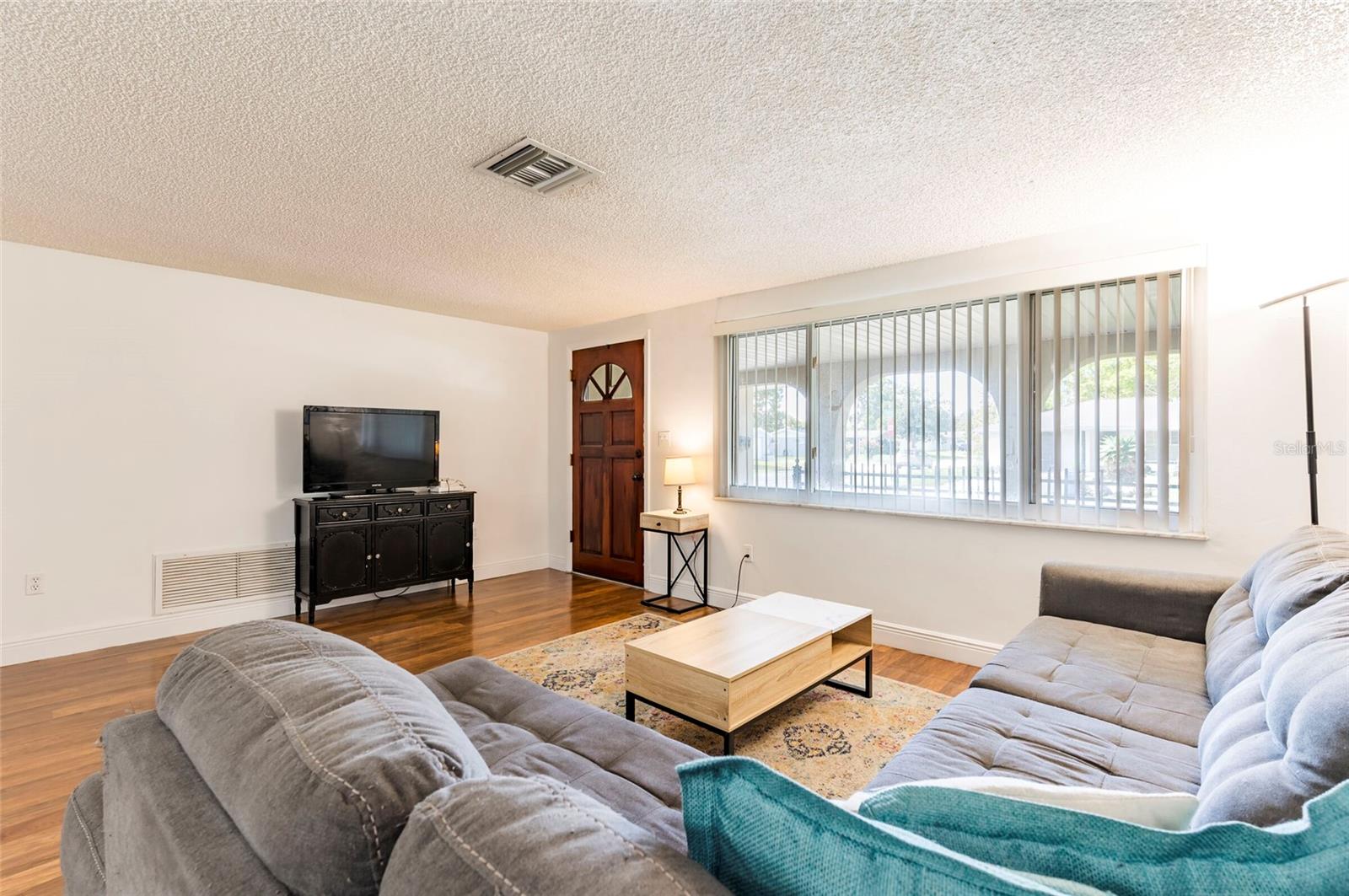 Listing photo id 4 for 7603 Cumber Drive