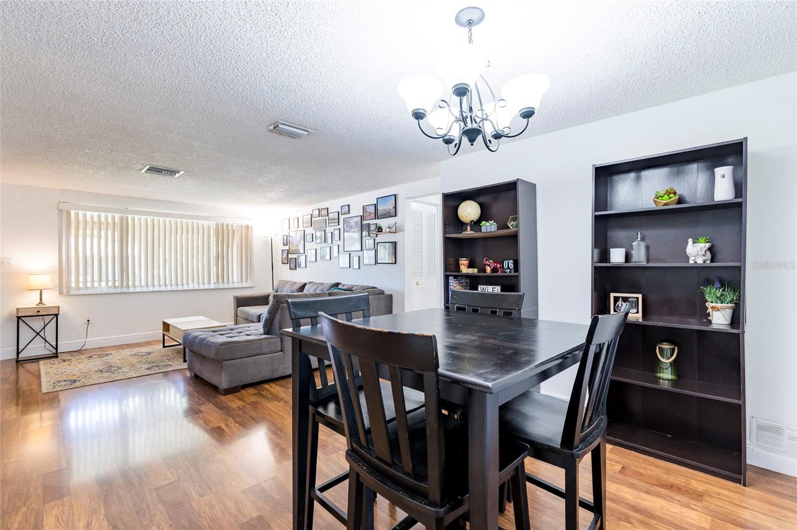 Listing photo id 6 for 7603 Cumber Drive