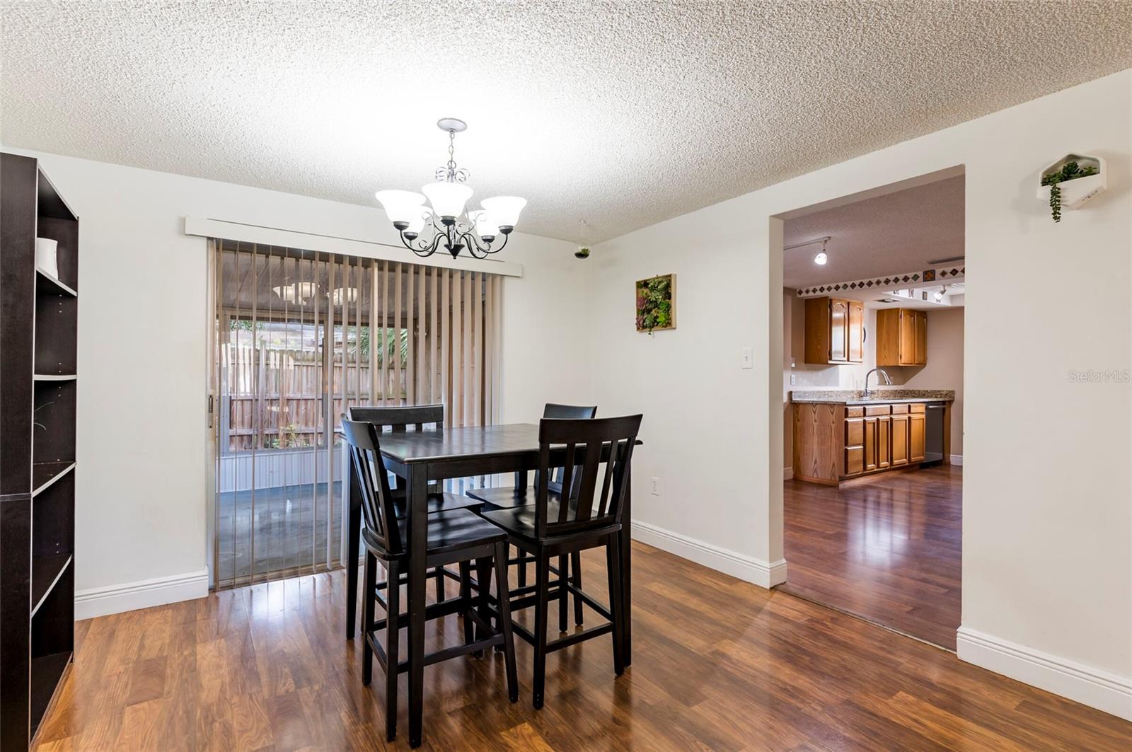 Listing photo id 7 for 7603 Cumber Drive