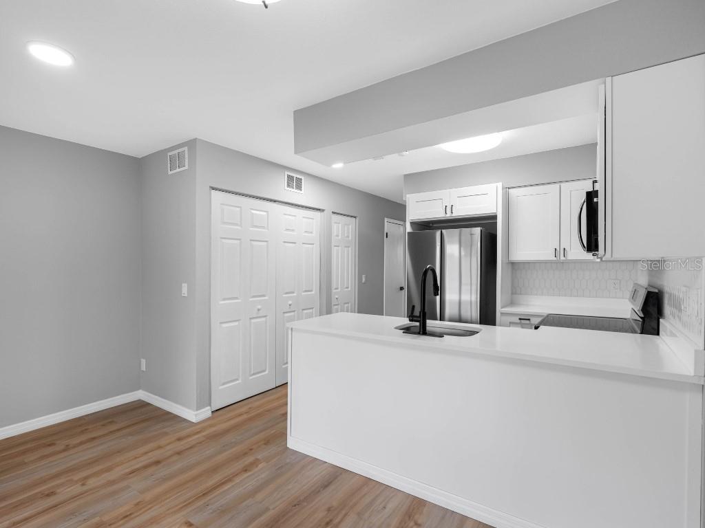 Image 4 of 28 For 6600 121st Avenue 3