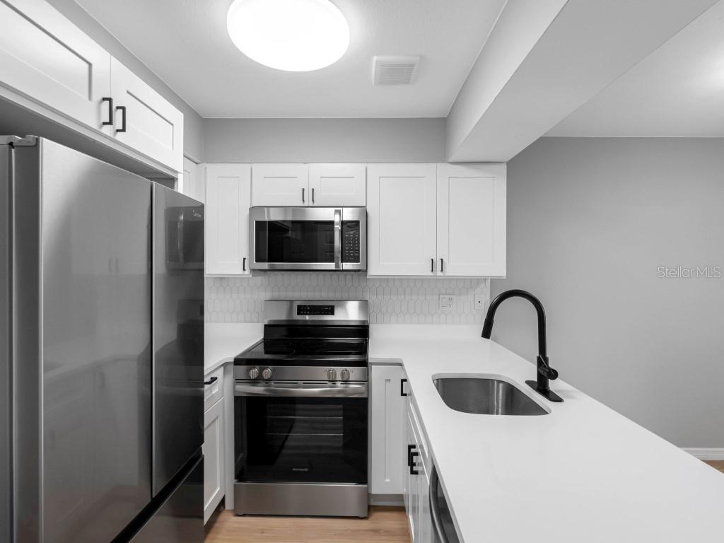 Image 6 of 28 For 6600 121st Avenue 3