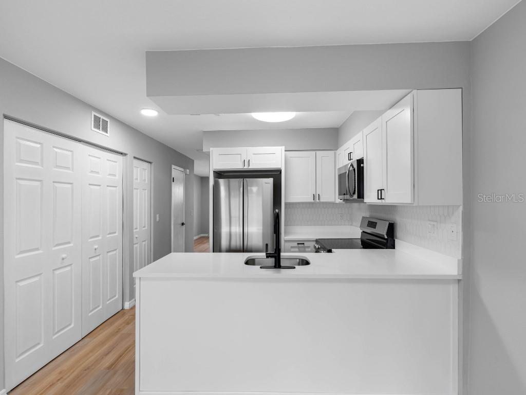 Image 7 of 28 For 6600 121st Avenue 3