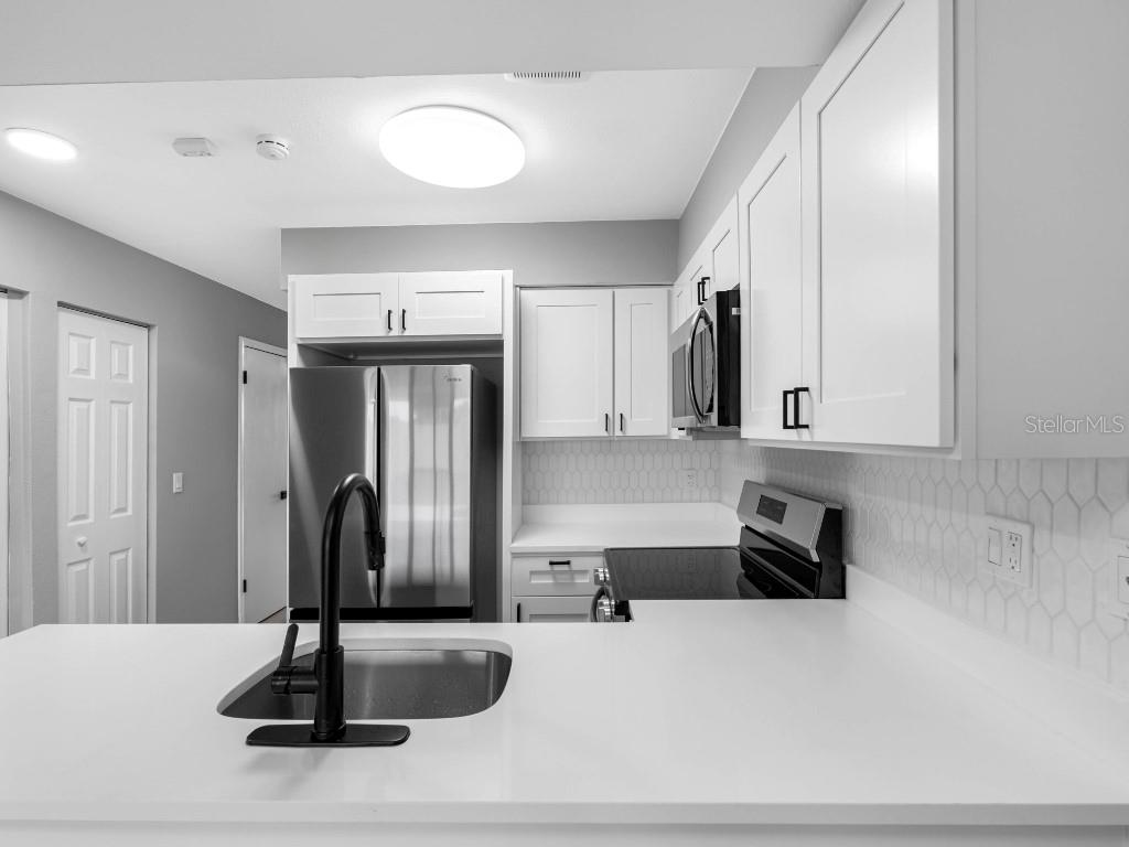 Image 8 of 28 For 6600 121st Avenue 3