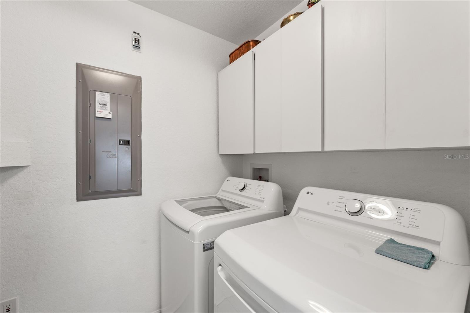 Listing photo id 11 for 8189 Sturbridge Court 8189