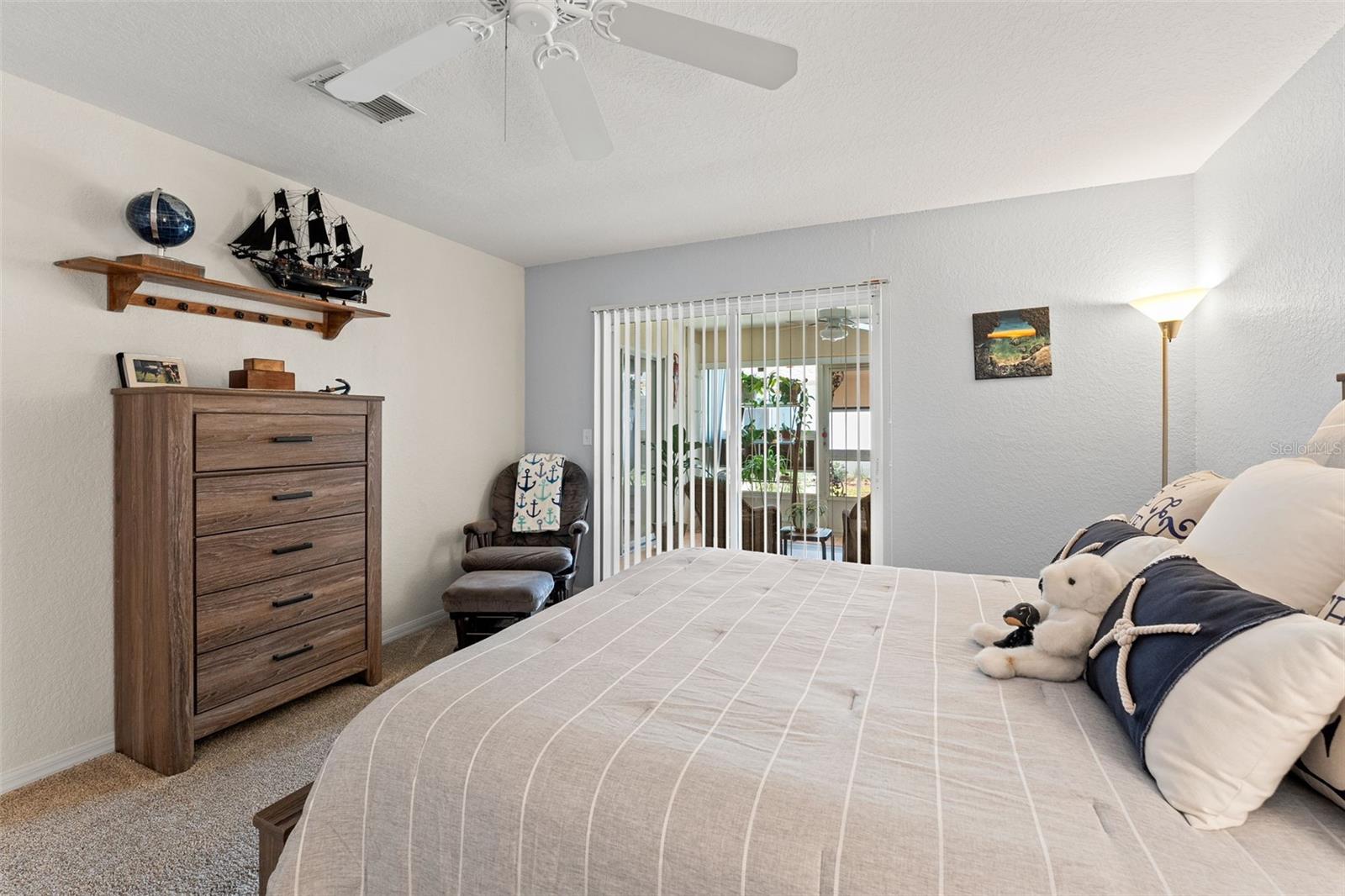 Listing photo id 16 for 8189 Sturbridge Court 8189