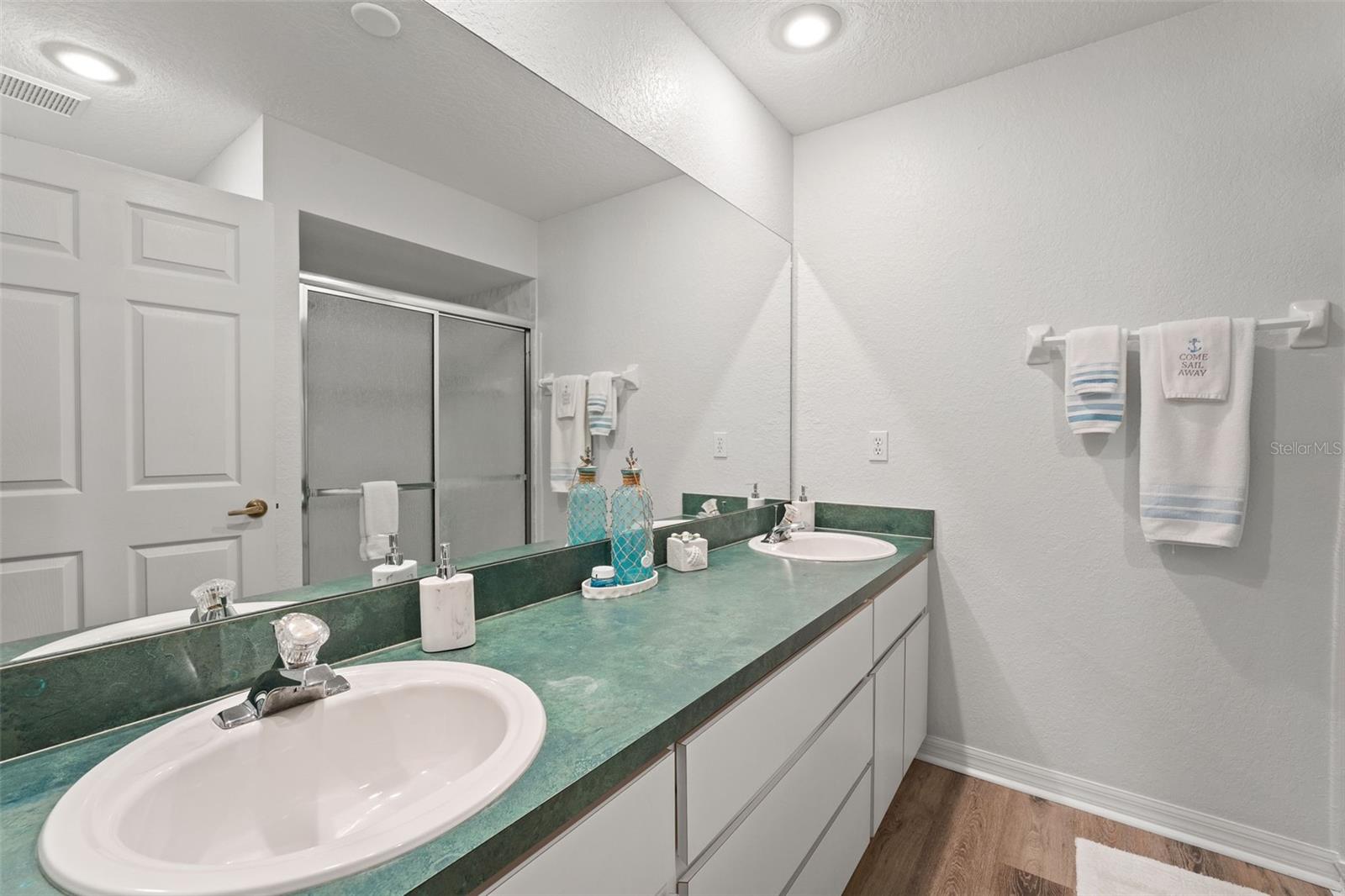 Listing photo id 17 for 8189 Sturbridge Court 8189