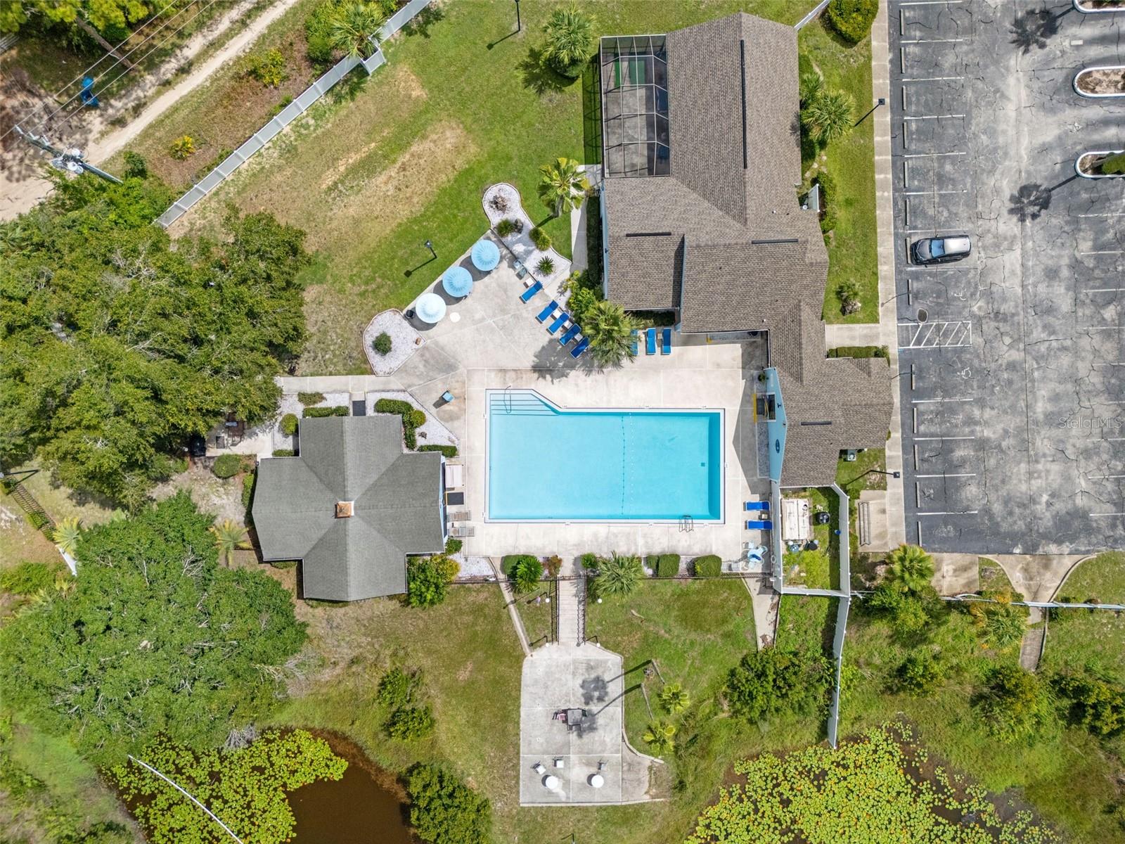 Listing photo id 1 for 8189 Sturbridge Court 8189