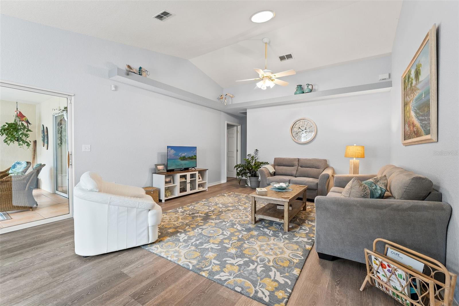 Listing photo id 2 for 8189 Sturbridge Court 8189