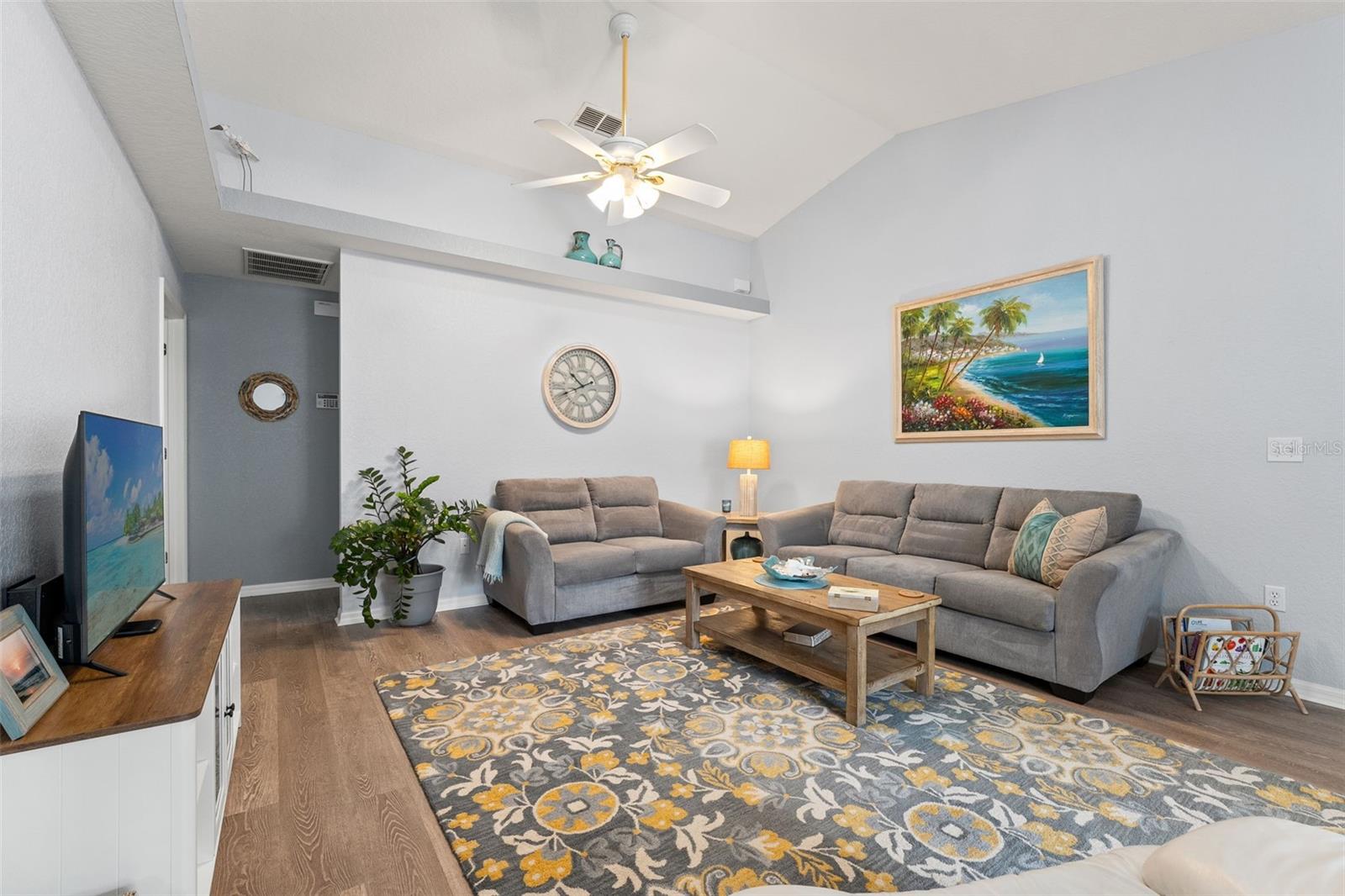 Listing photo id 3 for 8189 Sturbridge Court 8189