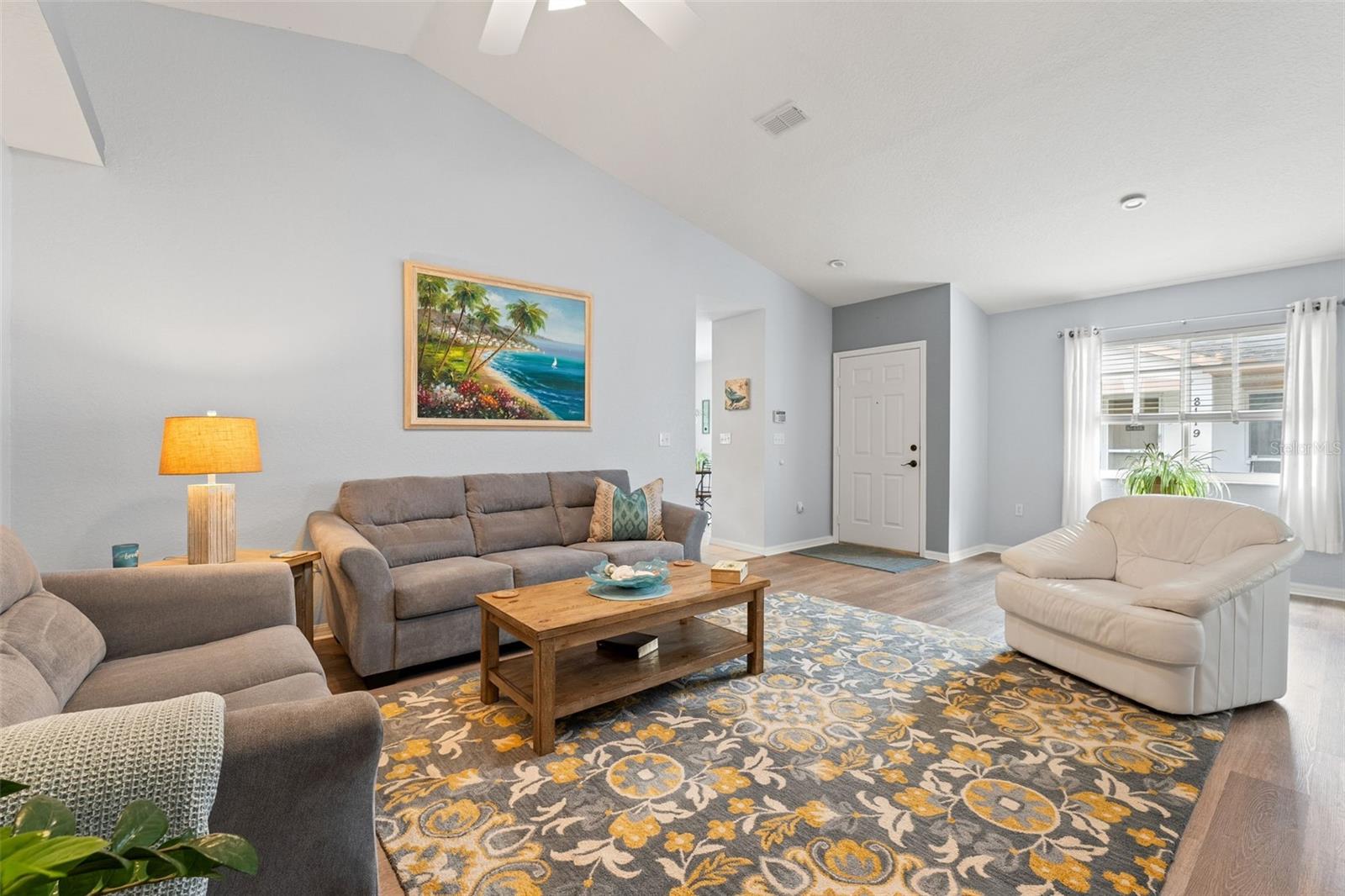 Listing photo id 4 for 8189 Sturbridge Court 8189