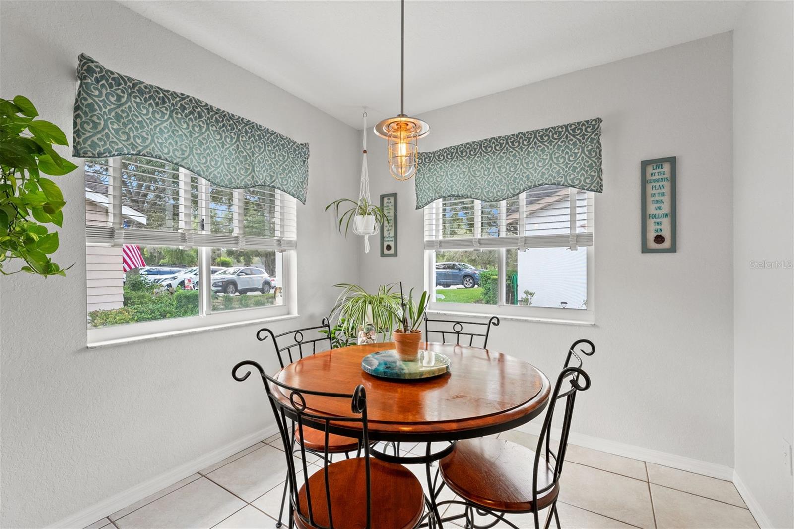 Listing photo id 6 for 8189 Sturbridge Court 8189