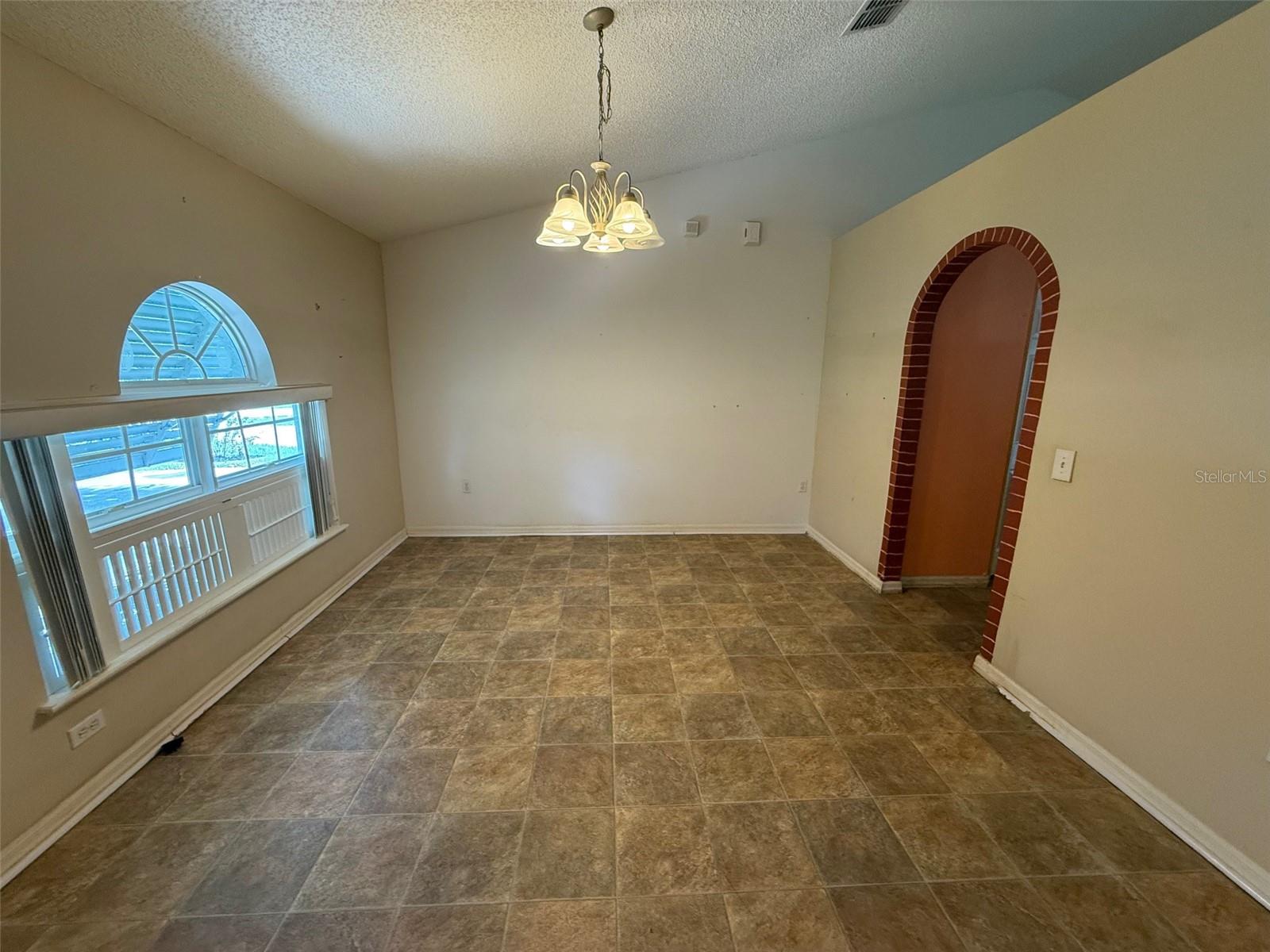 Image 4 of 20 For 5484 Moongate Road