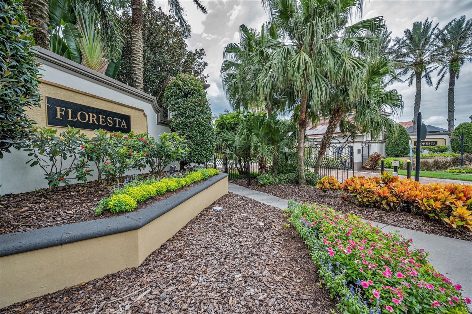 Listing photo id 4 for 10238 Pontofino Circle