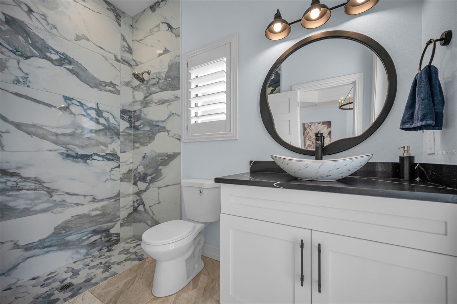 Listing photo id 80 for 10238 Pontofino Circle