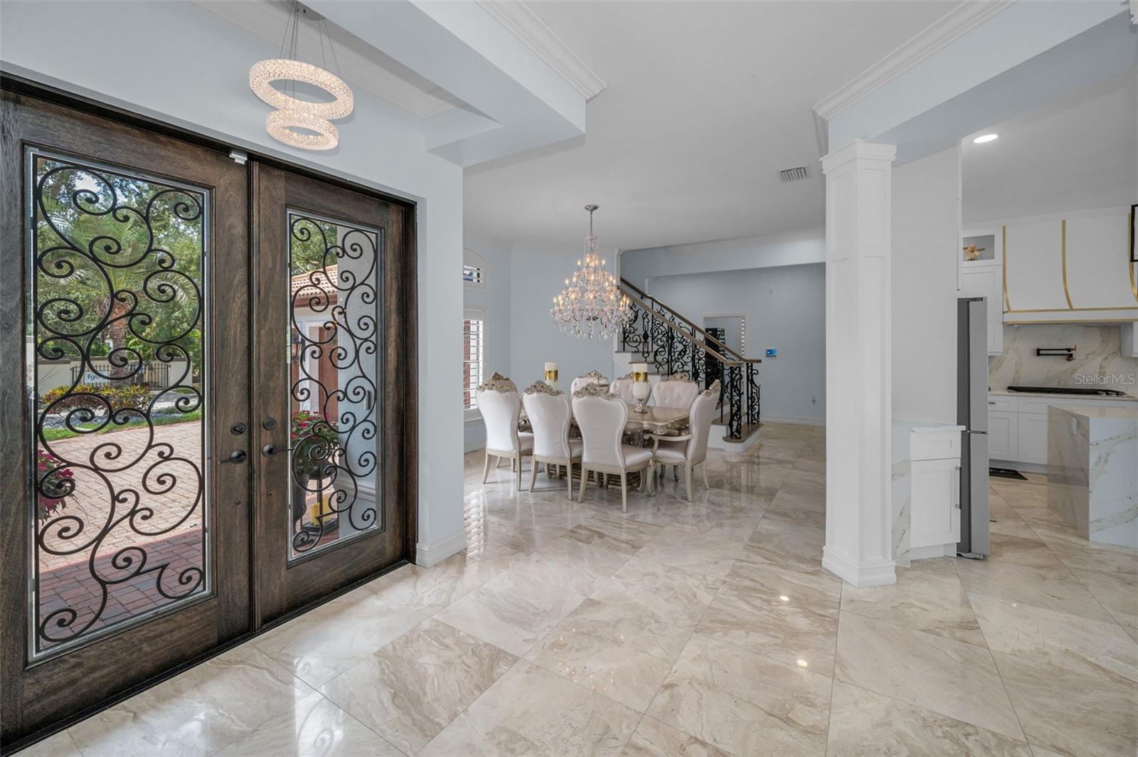 Listing photo id 7 for 10238 Pontofino Circle