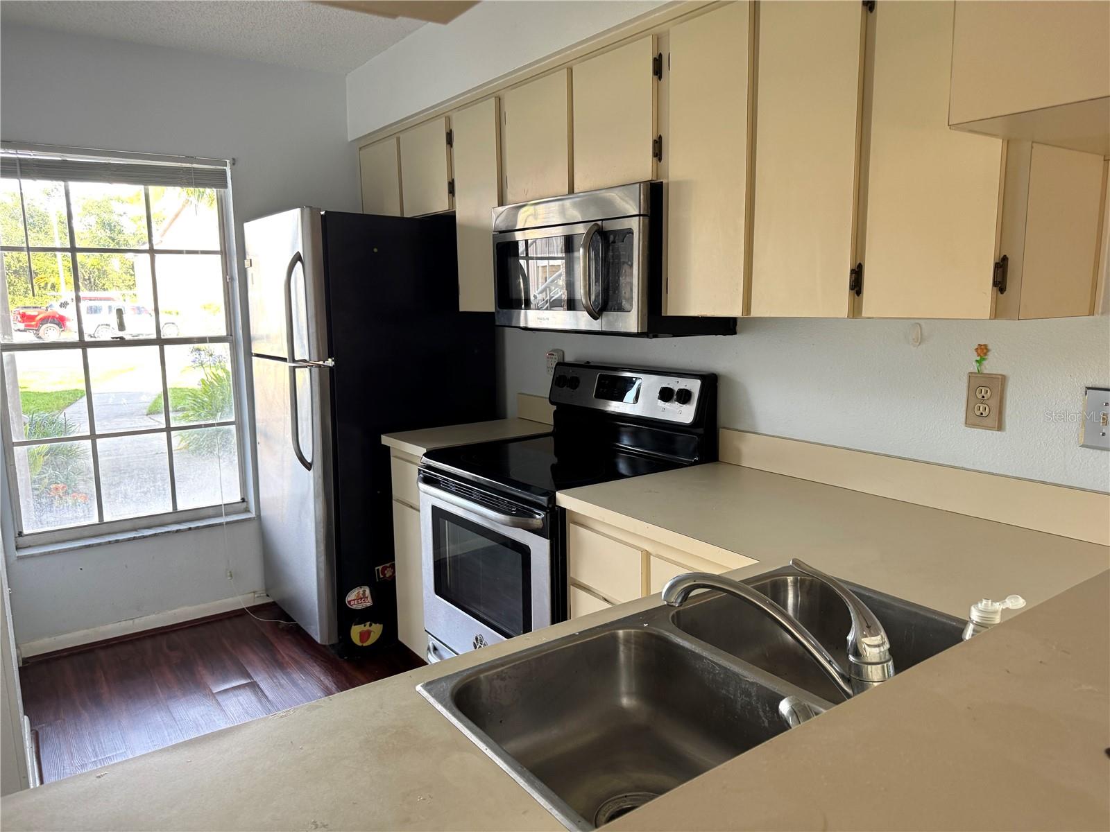 Image 4 of 19 For 4925 Myrtle Oak Drive 15