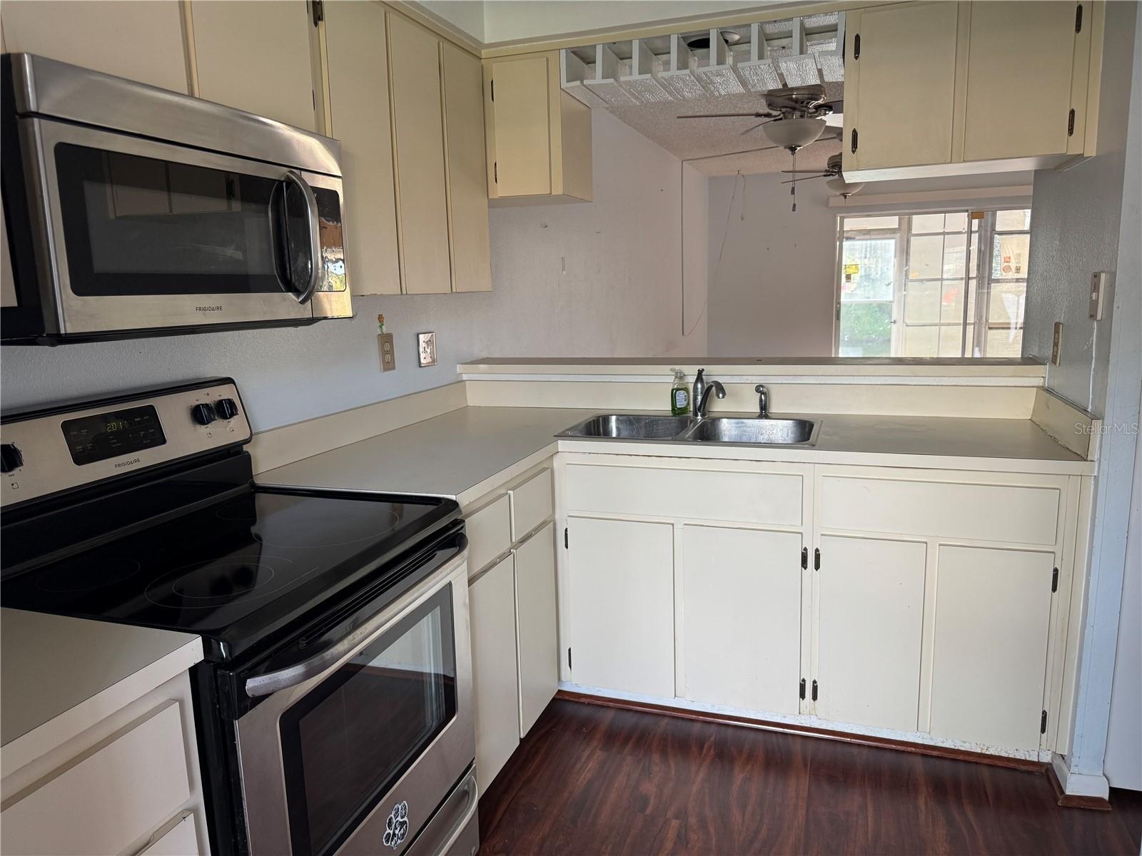 Image 9 of 19 For 4925 Myrtle Oak Drive 15